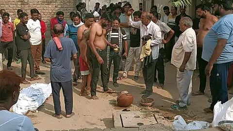 गमगीन माहौल में तीनों का अंतिम संस्कार किया गया।