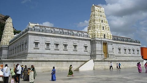 कर्नाटक: मंदिर में दलितों का प्रवेश उच्च जातियों को नागवार गुजरा, मंदिर से मूर्ति हटाया!