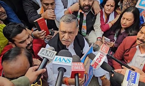 पटना में 'बाबा साहेब के अपमान' के खिलाफ मार्च निकाल रहे कांग्रेसियों को पुलिस ने रोका, धरने पर बैठे