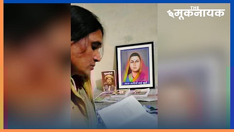 2024 में सरकारी स्कूल में गणतंत्र दिवस केआयोजन के दौरान सरस्वती की तस्वीर लगाने से इनकार कर ग्रामीणों को ' विद्या की असली देवी सावित्री बाई फुले है- यह कहने की हिम्मत करने वाली दलित शिक्षिका हेमलता बैरवा साल भर से सिस्टम के खिलाफ जंग लड़ रही है.