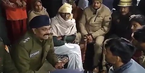 वायरल वीडियो में मृतक के भाई को धमकाते दिखे पुलिस अधिकारी