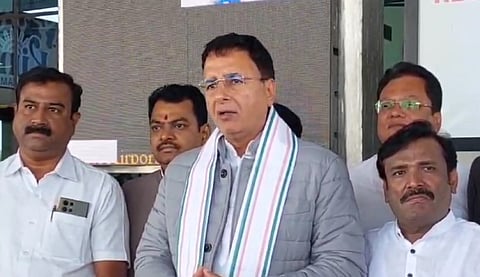 बेलगावी: रणदीप सुरजेवाला ने बताया 'जय बापू, जय भीम, जय संविधान' रैली का उद्देश्य, भाजपा पर साधा निशाना