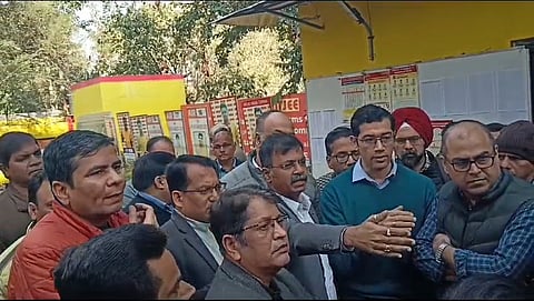 UP: बच्चों को इंजीनियर बनाने को किसी ने लिया लोन, तो किसी ने तोड़ी एफडी, पांच माह से टीचरों को भी नहीं मिली सैलरी