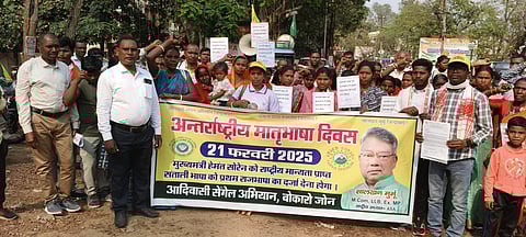 संताली भाषा को प्रथम राजभाषा की मांग को लेकर रैली प्रदर्शन