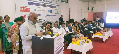 सीएसआर के माध्यम से कक्षा 1 से 5 तक के विद्यार्थियों और उनके अभिभावकों को व्यक्तिगत दुर्घटना बीमा से जोड़ने की यह अप्रत्याषित पहल उदयपुर से हुई।