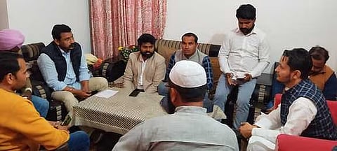 धामपुर में जनता की समस्याएं सुनते सांसद एडवोकेट चंद्रशेखर।