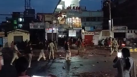 बिहार : जहानाबाद में मटका फोड़ने को लेकर हुए विवाद के बाद पुलिसकर्मियों पर हमला, कई घायल