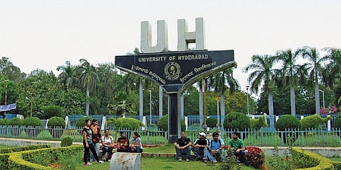 कई संगठनों ने भी तेलंगाना सरकार को खुला पत्र लिखकर 400 एकड़ जमीन की नीलामी को तत्काल रोकने की मांग की है। उनका कहना है कि यह नीलामी विश्वविद्यालय की जरूरतों के लिए आवश्यक जमीन को खतरे में डाल रही है और इससे क्षेत्र की समृद्ध जैव विविधता को भी नुकसान पहुंचेगा।