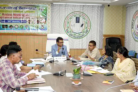 बीएयू में शनिवार को आयोजित जीआई पंजीकरण की 10वीं समीक्षा बैठक में तीन कृषि उत्पादों लिट्टी-चोखा, बिहार चना सत्तू और बथुआ आम को जीआई टैगिंग के लिए औपचारिक रूप से जीआई रजिस्ट्री कार्यालय, चेन्नई को आवेदन भेजने की स्वीकृति दी गई।