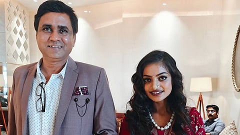 सनोज मिश्रा और वायरल गर्ल मोनालिसा