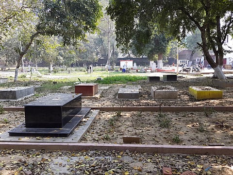 लखनऊ में कब्र की कीमत पांच लाख रुपये!भाजपा नेता मोहसिन रजा का वक्फ संपत्ति पर बड़ा आरोप