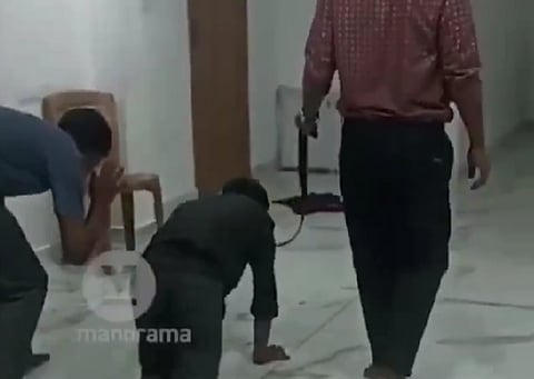 कोच्चि के कल्लूर में पिछले 20 साल से संचालित मार्केटिंग फर्म हिंदुस्तान पावर लिंक्स पर आरोप है कि उसने अपने कर्मचारियों के साथ जानवरों से भी बदतर व्यवहार किया।