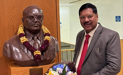 दो वकीलों ने व्हाट्सएप ग्रुप में CJI गवई को निशाना बनाते हुए जातिवादी और अपमानजनक टिप्पणियां कीं।