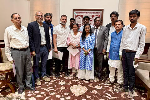 गांधी ने x पर अपने पोस्ट में हाल ही में संसद में दलित, आदिवासी और ओबीसी छात्रों और शिक्षकों से अपनी मुलाकात का उल्लेख किया। उन्हें छात्रों ने बताया कि कॉलेजों और विश्वविद्यालयों में उन्हें जाति के आधार पर भेदभाव का सामना करना पड़ता है।