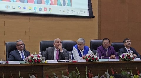 बीते कुछ दिनों में नेताओं ने सुप्रीम कोर्ट को लेकर ऐसे बयान दिए हैं, जिससे उन पर बहस छिड़ गई है।