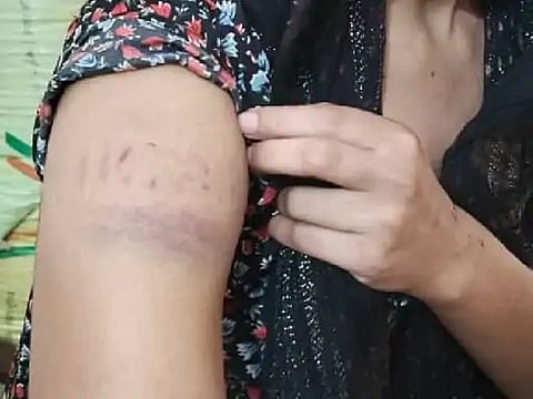 दलित महिलाओं को गली में दौड़ा-दौड़ाकर पीटा, जेवर भी छीने! मेरठ पुलिस की बर्बरता का वीडियो वायरल