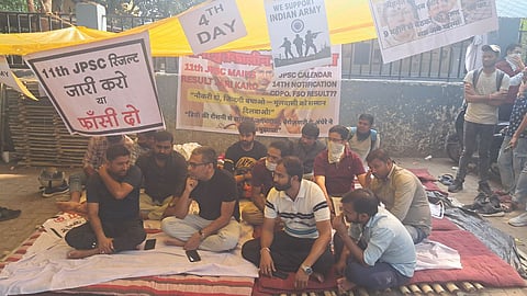 Students gheraoed the JPSC office