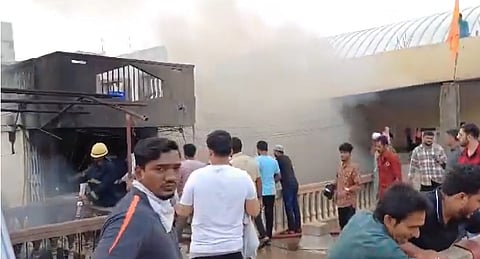 हैदराबाद : चारमीनार के पास लगी भीषण आग में जिंदा जले 17 लोग, पीएम मोदी ने जताया दुख, मुआवजे का ऐलान