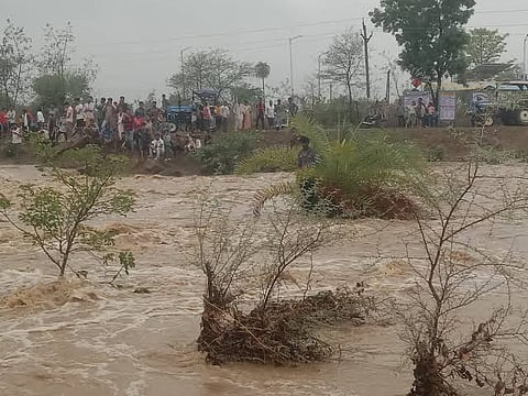 एमपी के शिवपुरी श्योपुर में बाढ़ जैसे हालात