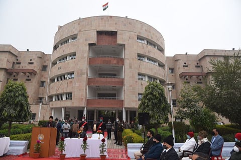 डॉ. नायक का आरोप है कि 2025 में एसोसिएट प्रोफेसर के पद पर उनकी पदोन्नति जानबूझकर रोकी गई। MNNIT के SC/ST सेल और शिक्षा मंत्रालय को दी गई शिकायतों पर कोई कार्रवाई नहीं हुई ।