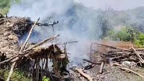 अशोकनगर में आदिवासियों के झोपड़ी में लगाई आग