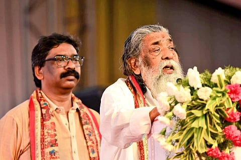 पिता के साथ झारखण्ड के मुख्यमंत्री हेमंत सोरेन की फाइल फोटो