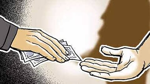 भोपाल में 1 लाख रुपए लेते बाबू रंगे हाथों गिरफ्तार