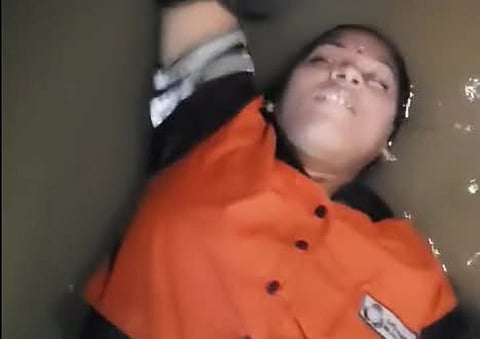 वरलक्ष्मी के परिवार में पति और दो बच्चे हैं जिनपर इस हादसे से मुसीबतों का पहाड़ टूटा है.