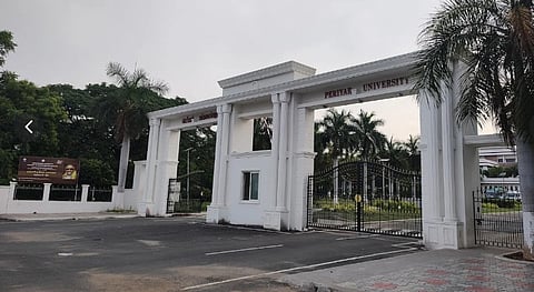 एक अनुसूचित जाति के शोधार्थी ने आरोप लगाया कि उन्हें विश्वविद्यालय अनुसंधान फेलोशिप (यूआरएफ) के लिए सिफारिश नहीं की गई और उनकी पीएचडी में बाधा डाली गई।