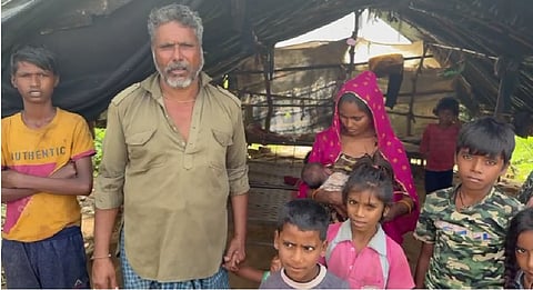 झाड़ोल के लीलावास गाँव में 60 परिवारों से अधिक की कालबेलिया बस्ती में 100 से ज़्यादा छोटे बच्चे आंगवाड़ी या विद्यालय नहीं जाते हैं।