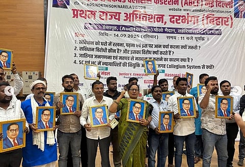 बिहार में जनरल कैटेगरी में गरीबी का स्तर लगभग 15% है, जबकि OBC में 35% और SC/ST में 43-44% है। इस अंतर का कारण ऐतिहासिक विशेषाधिकार हैं।