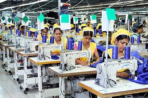 कारखाना अधिनियम 1948 में संशोधन करके औद्योगिक मज़दूरों के लिए दैनिक कार्य समय को बढ़ाकर 12 घंटे कर दिया।