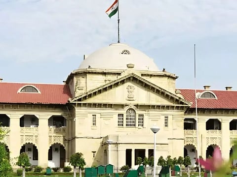 कोर्ट का ध्यान इस बात पर गया कि पुलिस ने एफआईआर और जब्ती मेमो में सभी आरोपियों की जाति - 'माली', 'पहाड़ी राजपूत', 'ठाकुर', 'पंजाबी पराशर' और 'ब्राह्मण' - विस्तार से लिखी थी।