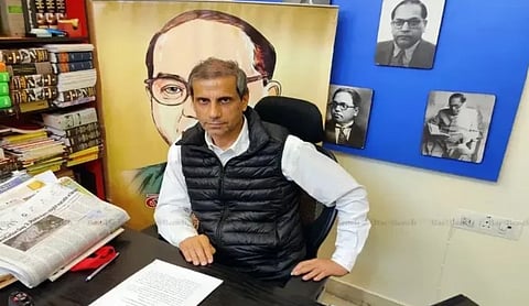 अदालत ने माना कि प्राचा ने मुकदमे का ढांचा ही गलत रखा। उन्होंने अयोध्या मामले के अन्य सभी पक्षकारों को पार्टी नहीं बनाया और सिर्फ 'राम लला' को, वह भी पूर्व CJI चंद्रचूड़ को उनका 'नेक्स्ट फ्रेंड' (संरक्षक) बनाकर केस दायर किया।