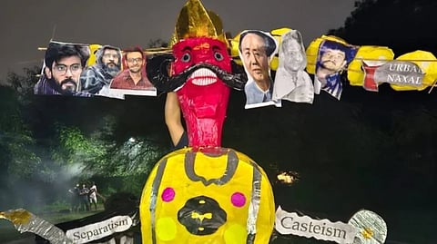 रावण दहन कार्यक्रम में पूर्व जेएनयू छात्रों और सीएए विरोधी कार्यकर्ताओं उमर खालिद तथा शरजील इमाम की तस्वीरें रावण के पुतले पर चस्पा करके जलाई गईं।