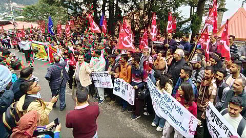 रोहड़ू में दलित छात्र की मौत पर बवाल, CPIM का प्रदर्शन