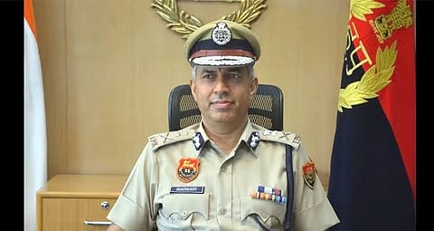 जानिए कौन हैं शत्रुजीत कपूर, जिनपर IPS