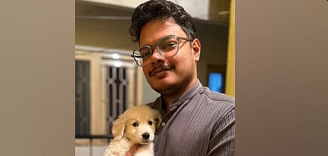 पोस्ट में आनंदु ने खुलासा किया कि जब वह सिर्फ 3-4 साल के थे, तभी पड़ोसी एनएम नाम के एक व्यक्ति जो आरएसएस का सक्रिय कार्यकर्ता था, ने उन पर यौन शोषण शुरू कर दिया। बाद में आरएसएस के आईटीसी और ओटीसी कैंपों में भी कई सदस्यों ने उन्हें यौन और शारीरिक शोषण का शिकार बनाया।