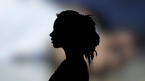 सोनभद्र: गरीबी का फायदा उठाकर ST युवती पर धर्म परिवर्तन और शादी का दबाव, जमीन हड़पने की साजिश में 5 पर मुकदमा, मुख्य आरोपी गिरफ्तार