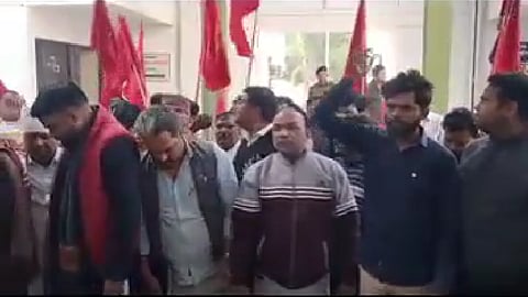 स्वामी आनंद स्वरूप द्वारा ज्योतिबा फुले पर की गई आपत्तिजनक पोस्ट ने बहुजन समाज में व्यापक आक्रोश उत्पन्न किया है।