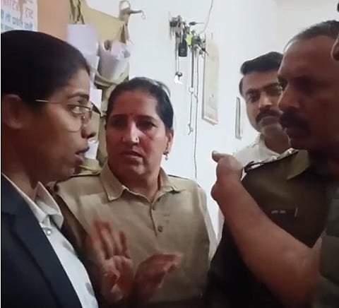 पुलिस थाना कुडी भगतासनी के थानाधिकारी सहित पुलिस कर्मियों द्वारा अधिवक्ता भरतसिंह राठौड एवं उनके सहयोगी अधिवक्ताओं के साथ थाना परिसर में मारपीट की गई।