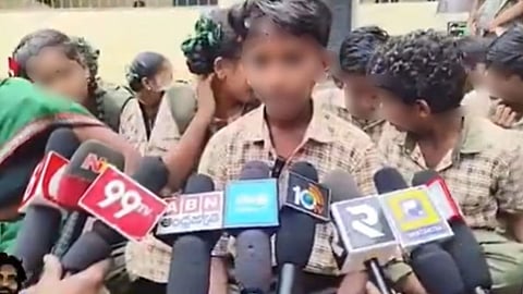 'तुम्हारी जाति गंदी है': काकीनाडा में टीचर ने दलित छात्रों को किया अपमानित, स्कूल पर हंगामा