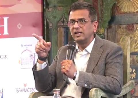 अंडरट्रायल कैदियों की व्यापक समस्या पर प्रकाश डालते हुए चंद्रचूड़ ने अपने कार्यकाल के दौरान सुप्रीम कोर्ट के जमानत मामलों के भारी बोझ का उल्लेख किया।