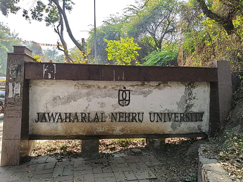 विचारधाराओं का गढ़ कहा जाने वाला यह विवि इस बार जेएनयूएसयू के पदाधिकारियों के निष्कासन को लेकर चर्चा में है।