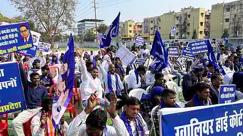 भोपाल में भीम आर्मी-ASP का प्रदर्शन: UGC व आरक्षण मुद्दों पर सरकार को चेतावनी, CM हाउस घेराव के दौरान वाटर कैनन का इस्तेमाल