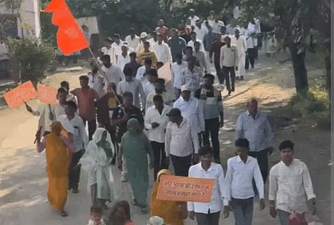 MP उज्जैन में ग्रीन फील्ड रोड परियोजना का विरोध: 90 गाँव के किसान जिला मुख्यालय की ओर हुए थे रवाना, प्रशासन बातचीत के बाद आंदोलन स्थगित