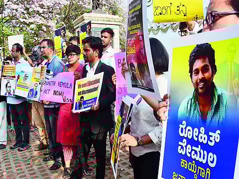 कर्नाटक के मुख्यमंत्री सिद्धारमैया के नेतृत्व वाली कांग्रेस सरकार 'रोहित वेमुला अधिनियम' (Rohith Vemula Act) लागू करने जा रही है, जिससे वह ऐसा कानून बनाने वाला देश का पहला राज्य बन जाएगा।