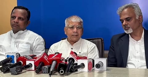 प्रकाश आंबेडकर ने कहा- CJI से पूछेंगे, OBC के अधिकारों पर हर बार स्टे क्यों?