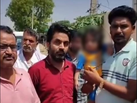 MP के राजगढ़ के संपन्न कारोबारी दंपती ने अंधविश्वास में छोड़ी गोद ली मासूम