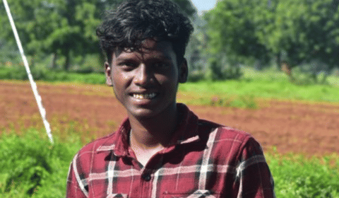 परिजनों का आरोप है कि उसकी हत्या एक अन्य जाति की लड़की के परिवार वालों ने की, क्योंकि हरिहरन का उस लड़की के साथ प्रेम संबंध था।